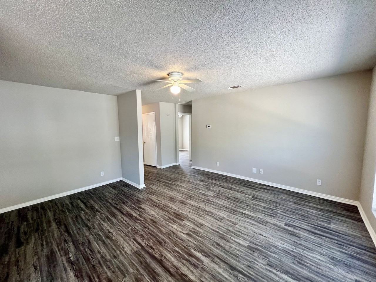 1211 Churing Dr - Photo 5 of 24