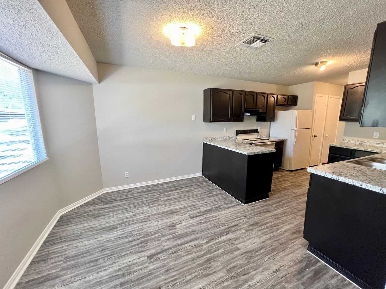 1211 Churing Dr - Photo 6 of 24