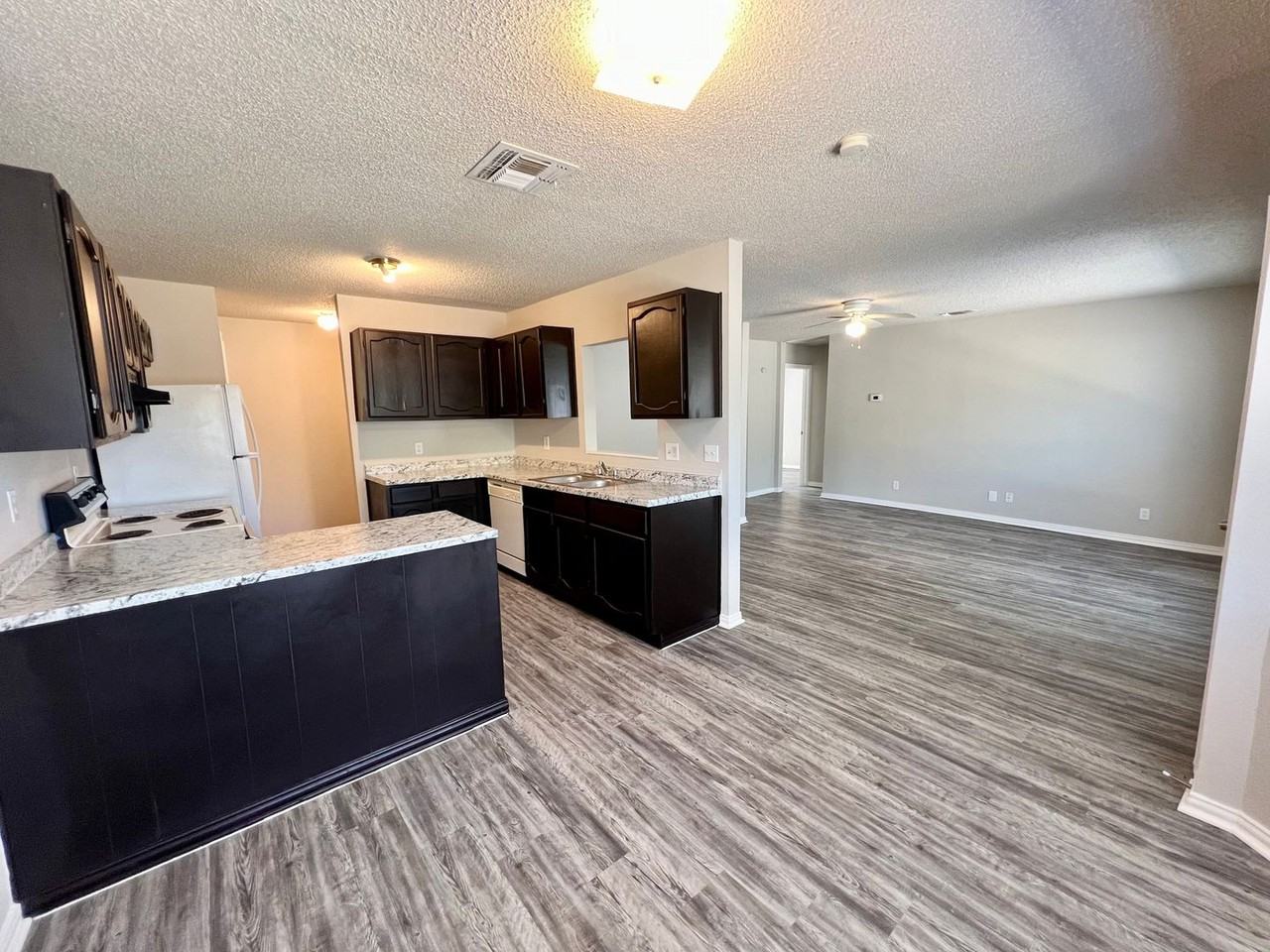 1211 Churing Dr - Photo 7 of 24
