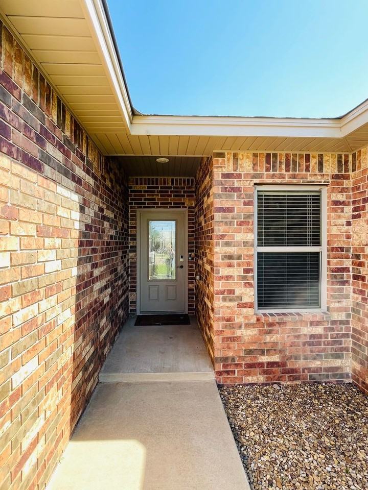 2409 Flagstone Dr - Photo 2 of 23