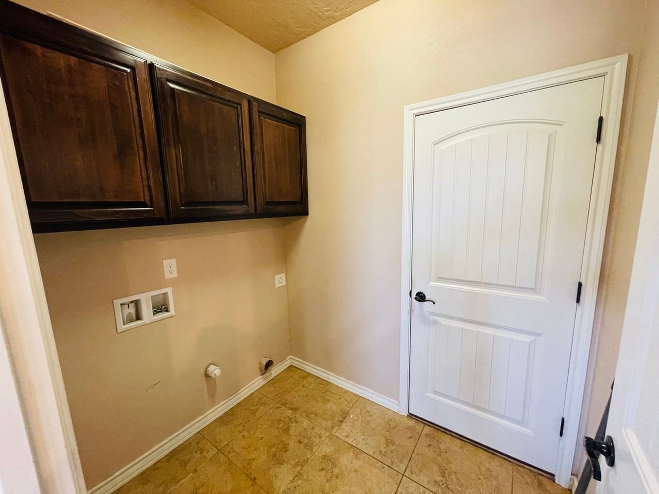 2409 Flagstone Dr - Photo 6 of 23