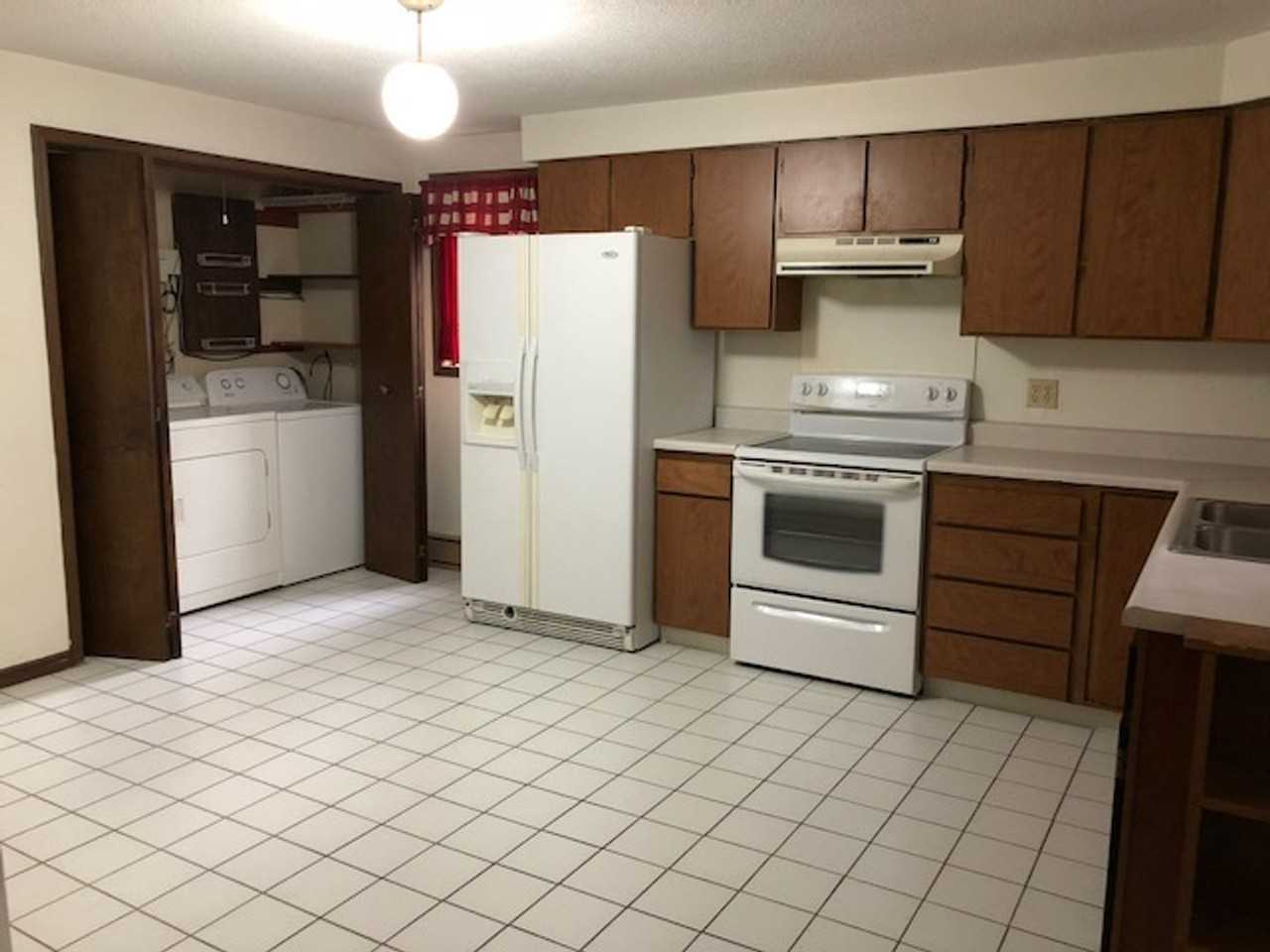 402 S Columbia St - Photo 2 of 12