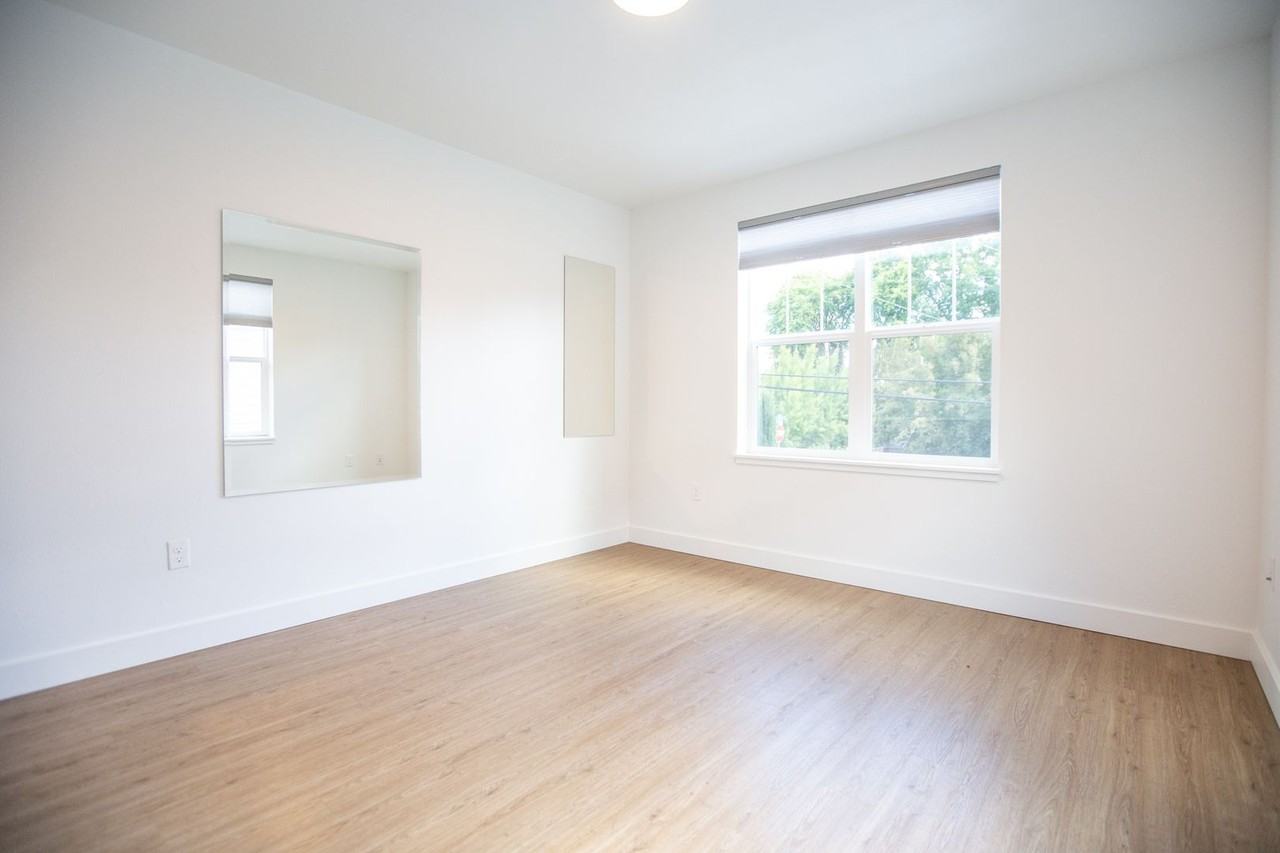 2579 Southeast Cora Street - Photo 3 of 9