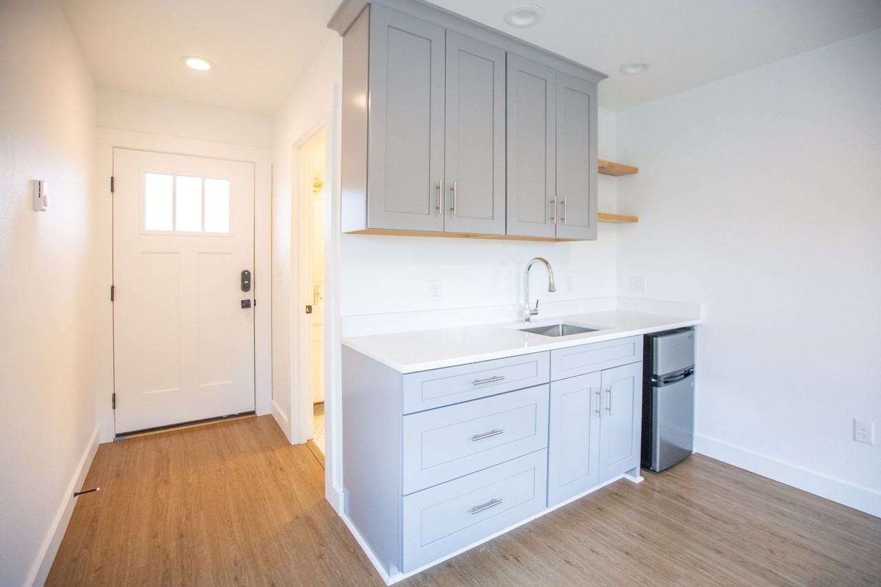 2579 Southeast Cora Street - Photo 5 of 9