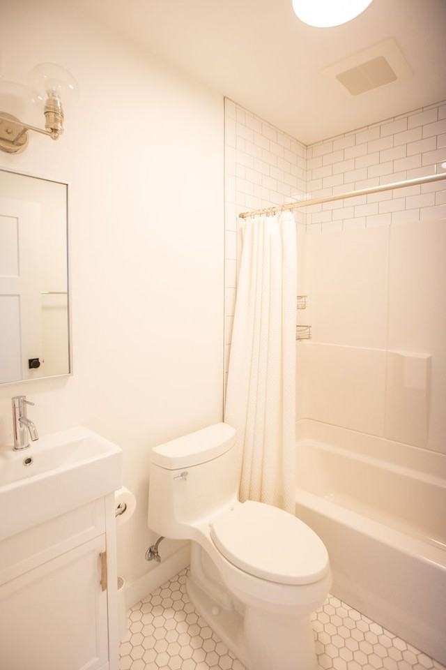 2579 Southeast Cora Street - Photo 6 of 9