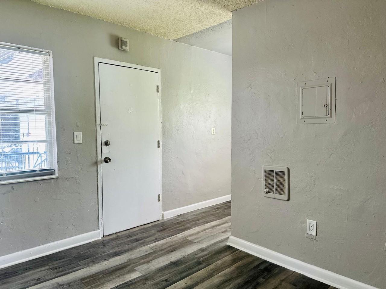 1801 Nw 54th St - Photo 3 of 3