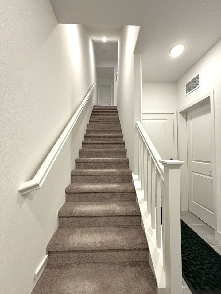 412 Arc Ct - Photo 3 of 11