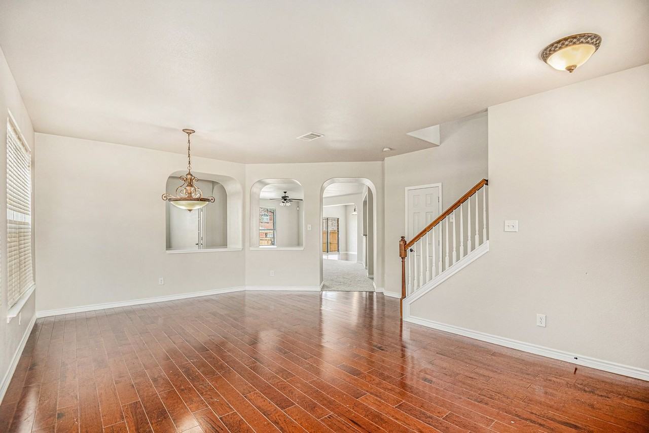 605 Port Royale Way - Photo 3 of 24