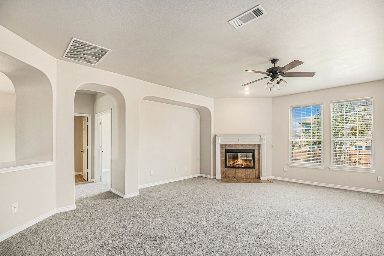 605 Port Royale Way - Photo 7 of 24