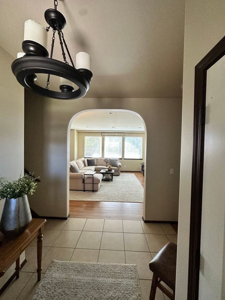 2606 N Columbia St - Photo 2 of 31