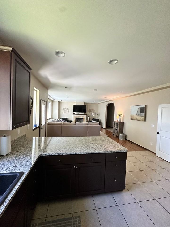 2606 N Columbia St - Photo 7 of 31