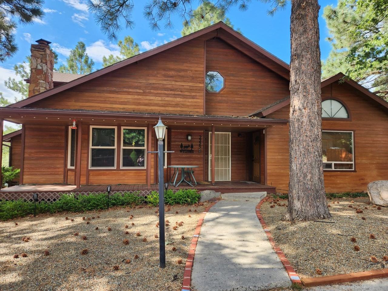 2225 E Skyline Dr - Photo 2 of 19