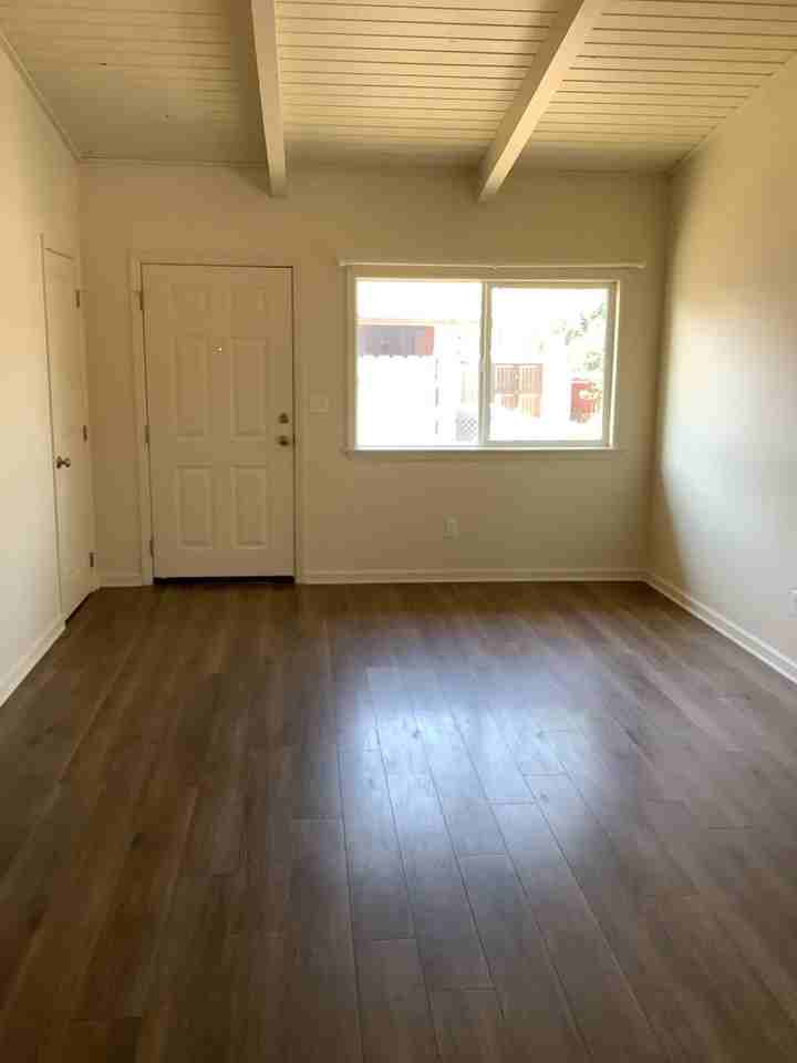 2424 Union St - Photo 3 of 20