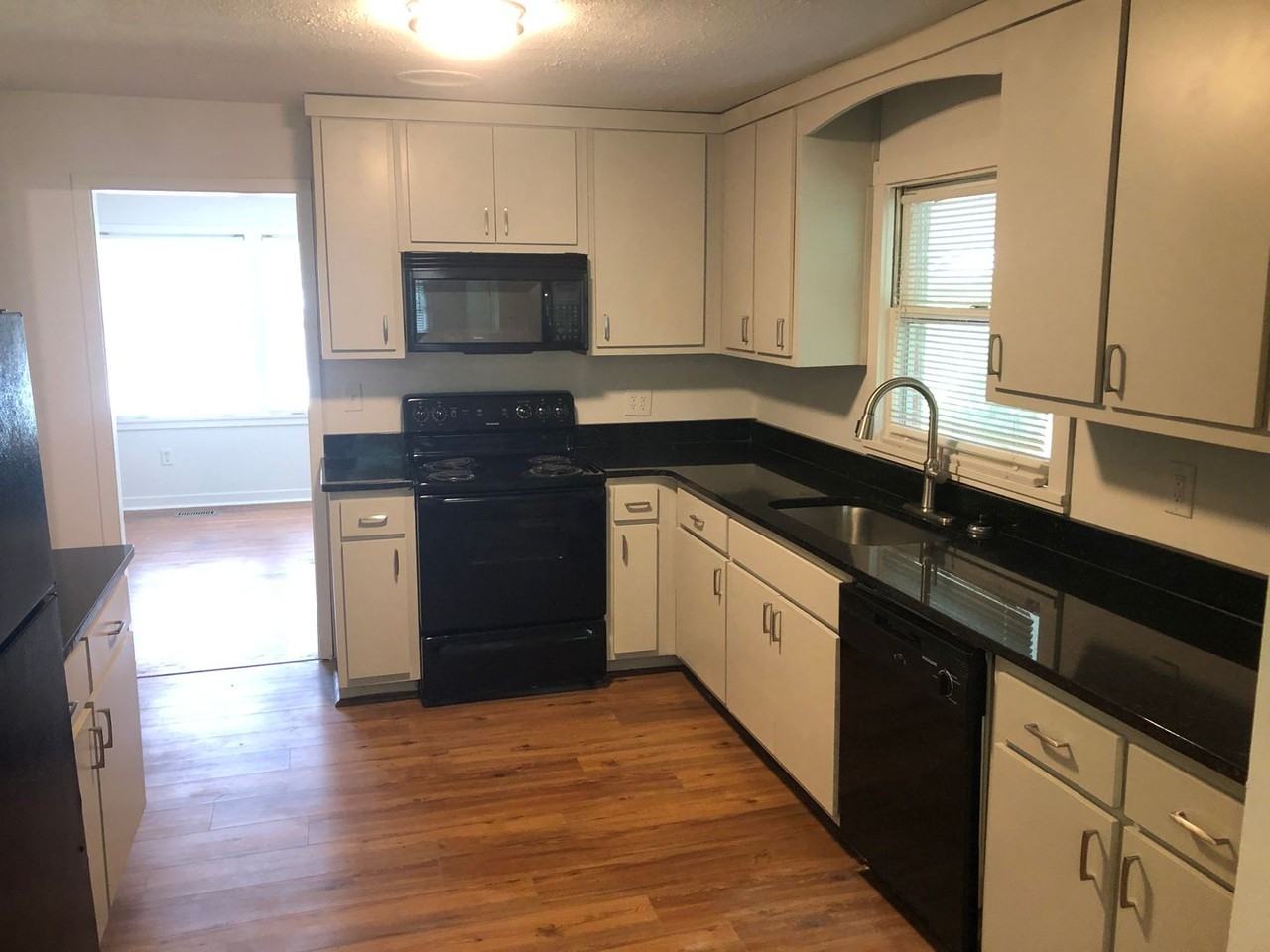 4049 Norwood Dr - Photo 3 of 13