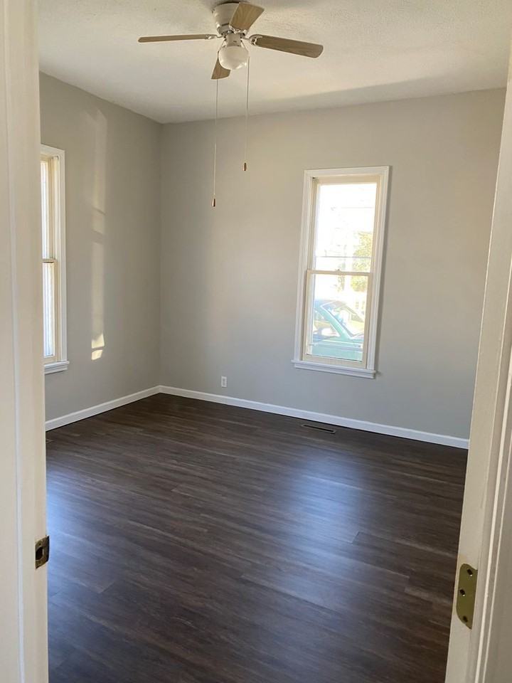 522 E Pacific St - Photo 4 of 7