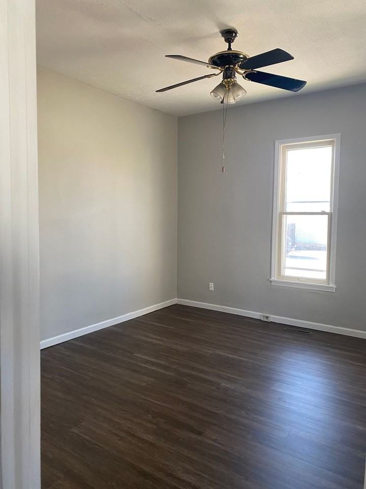 522 E Pacific St - Photo 5 of 7