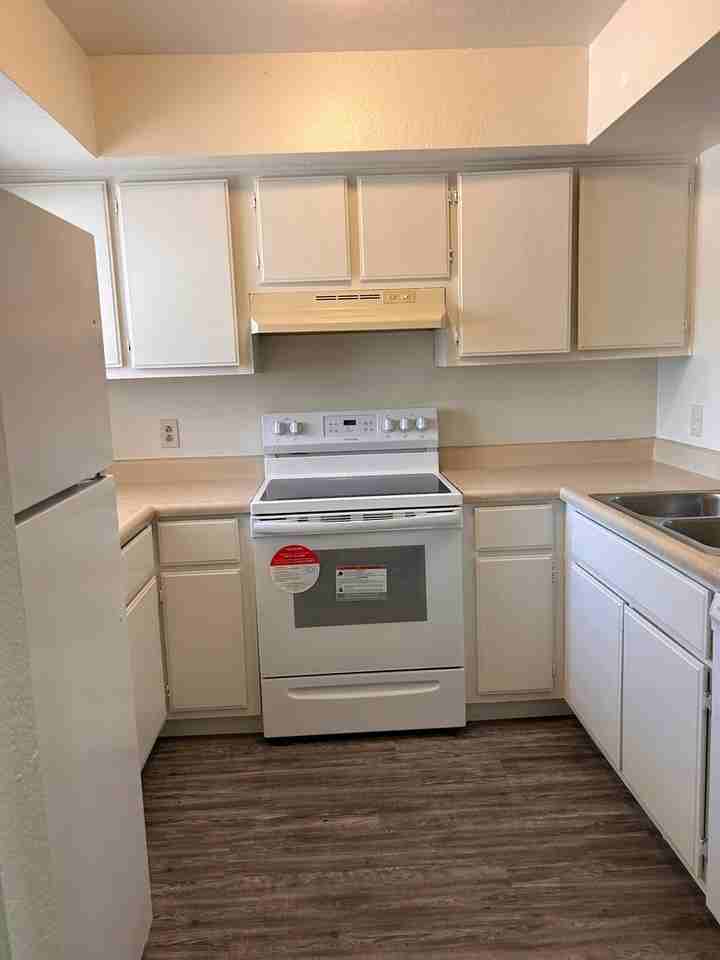 2832 E Le Marche - Photo 2 of 23