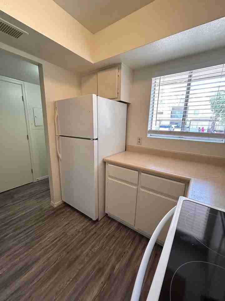 2832 E Le Marche - Photo 3 of 23