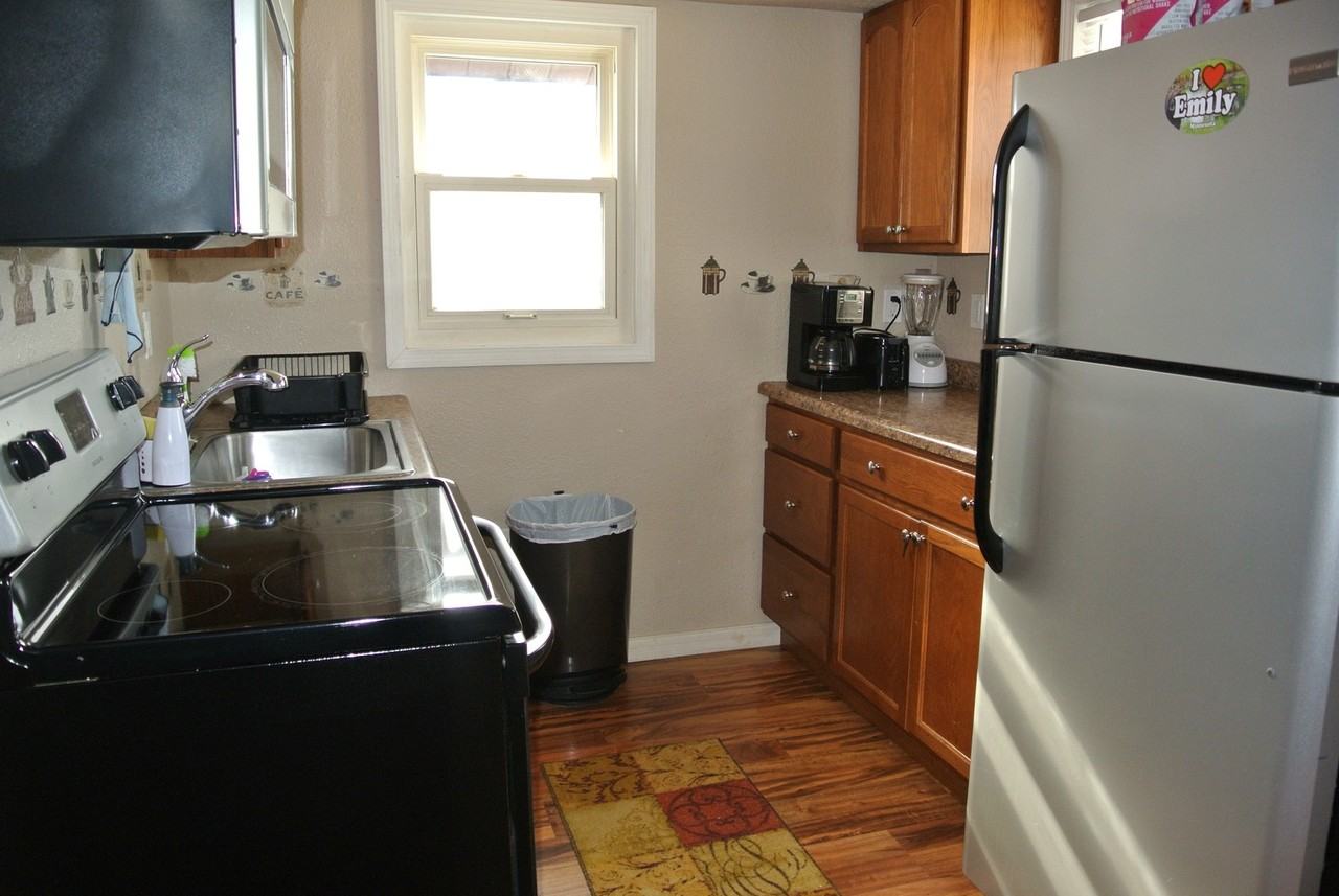 211 17th St Se - Photo 4 of 11