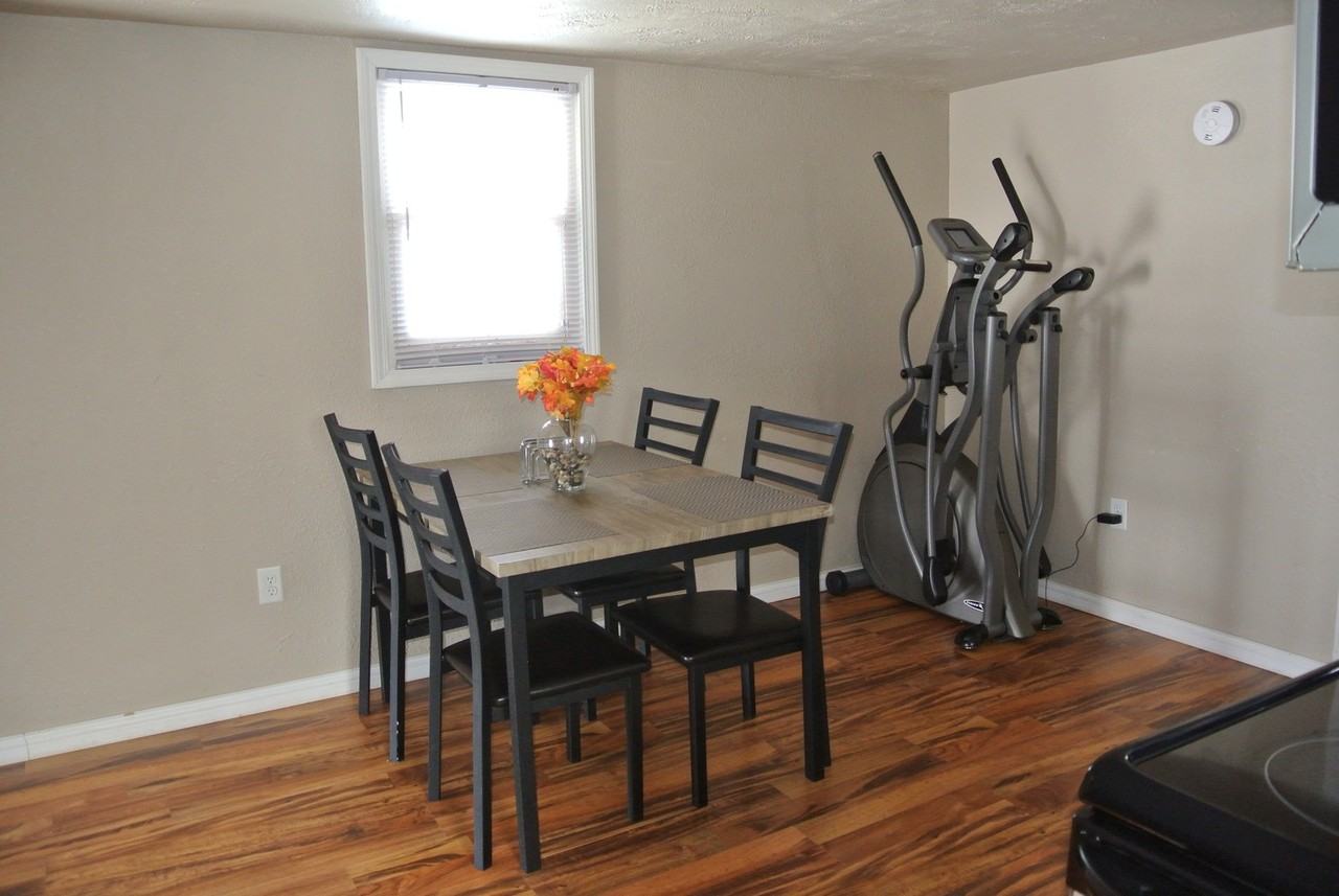 211 17th St Se - Photo 5 of 11