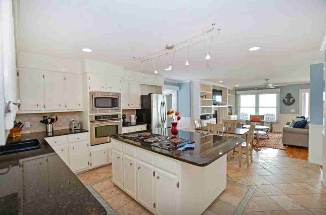 450 Anchored In @ 450 Fort Fisher Blvd. N - Photo 3 of 21