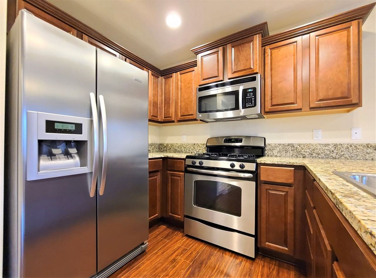 1007 86th Ave Se - Photo 2 of 24