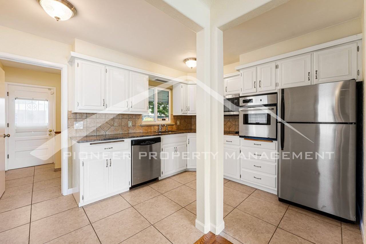 5095 Clay St - Photo 5 of 19