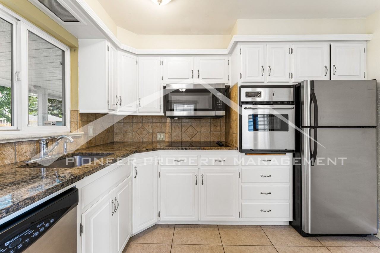 5095 Clay St - Photo 6 of 19