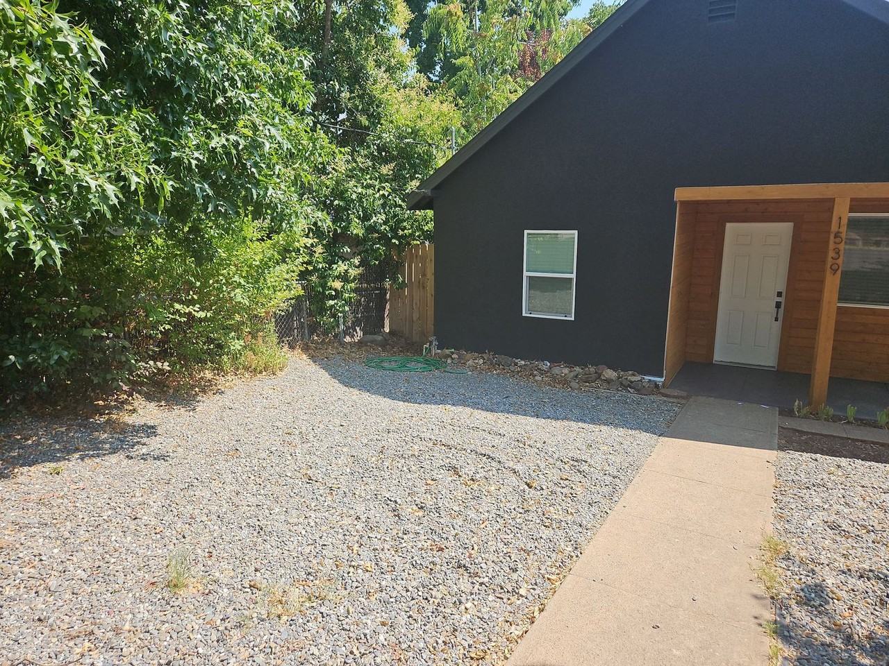 1539 Willis St - Photo 2 of 16