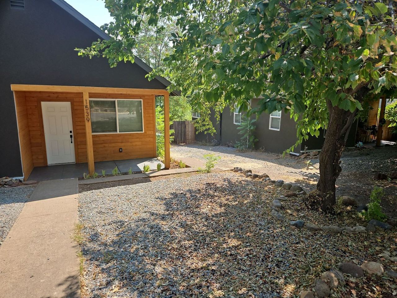 1539 Willis St - Photo 3 of 16