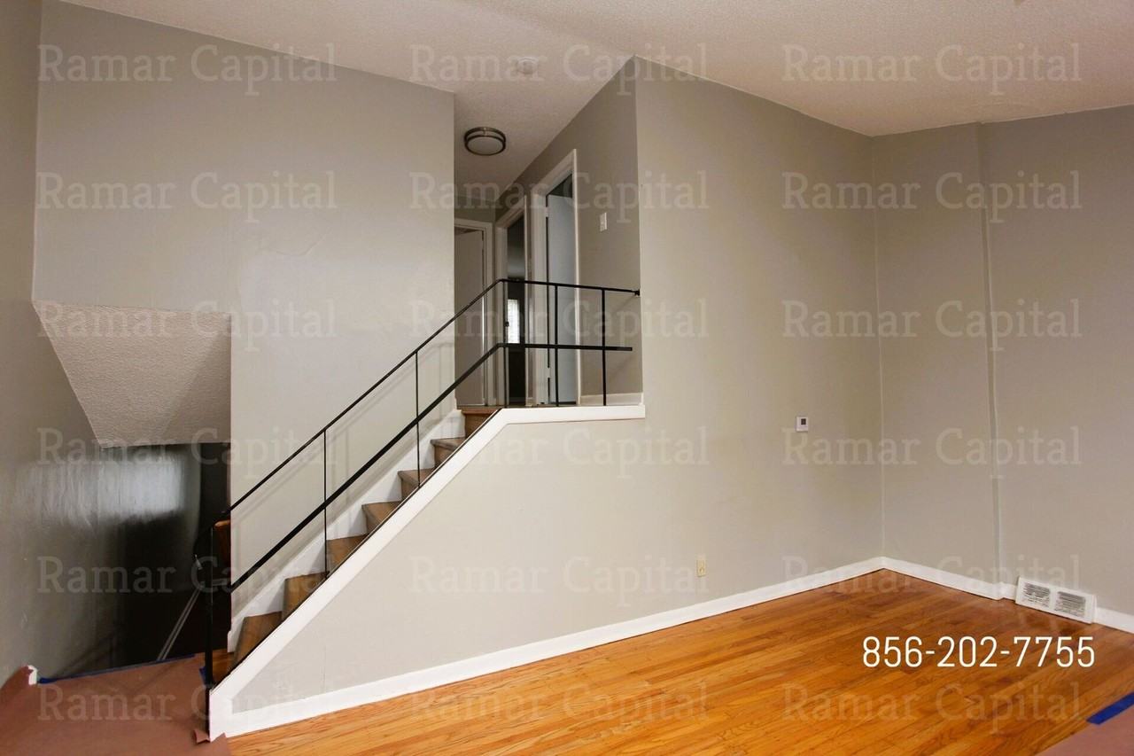 2442 Wainwright St - Photo 3 of 22