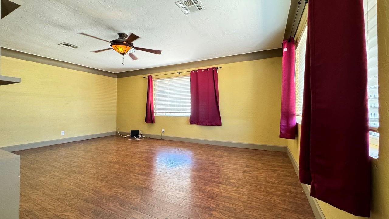 1334 E 13th St - Photo 3 of 15