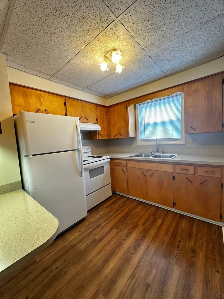 227 Rockingham Dr Apt C - Photo 3 of 6