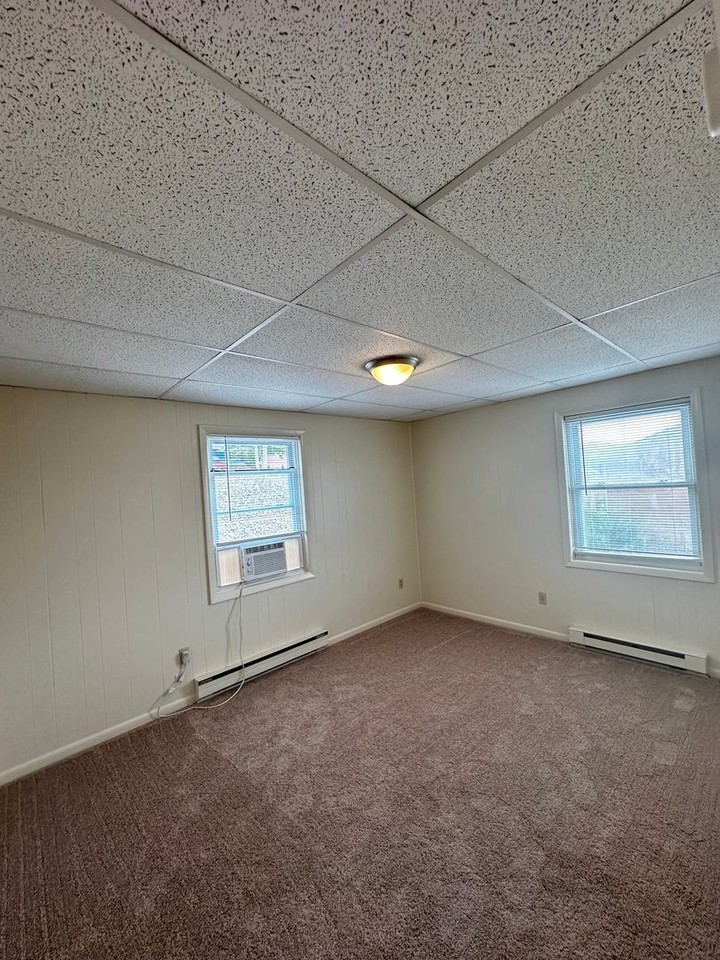 227 Rockingham Dr Apt C - Photo 4 of 6