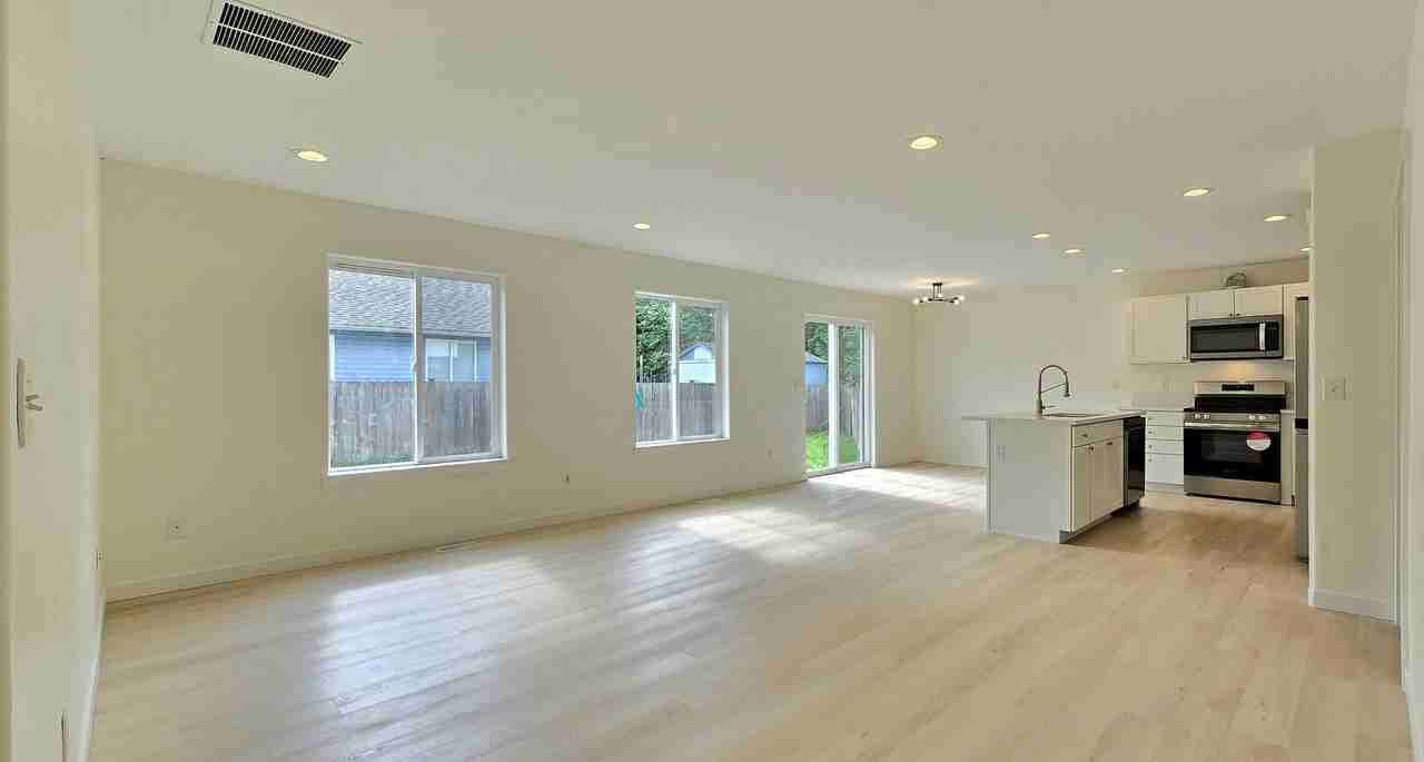 3104 186th Pl Ne #A - Photo 4 of 22
