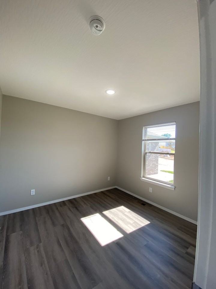 924 S Berry - Photo 3 of 18