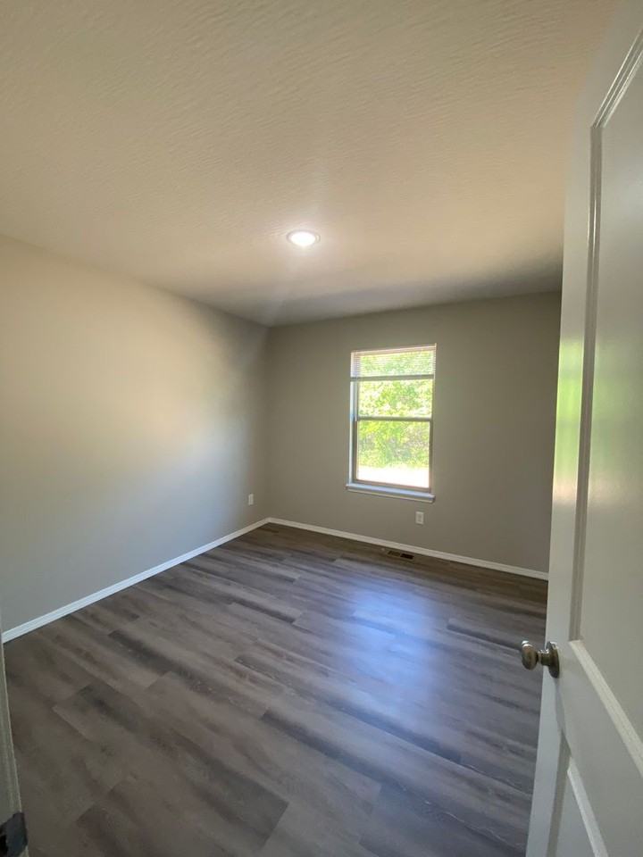 924 S Berry - Photo 5 of 18