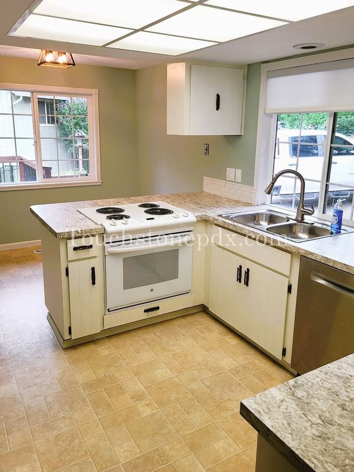 971 Ne Glen Ct - Photo 3 of 28