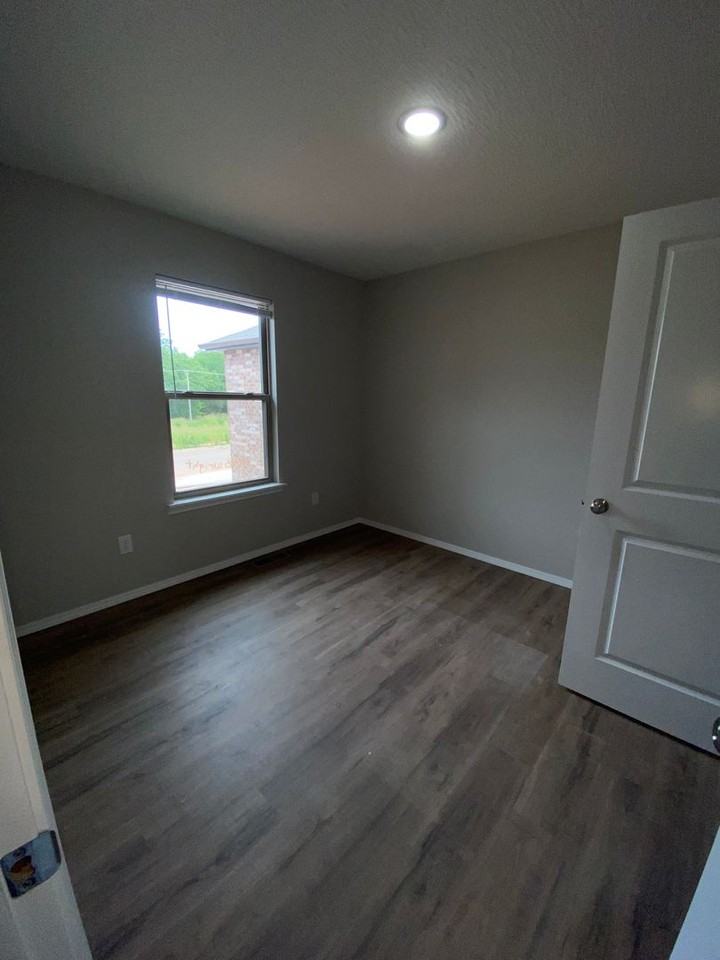 408 E Wright St - Photo 5 of 16