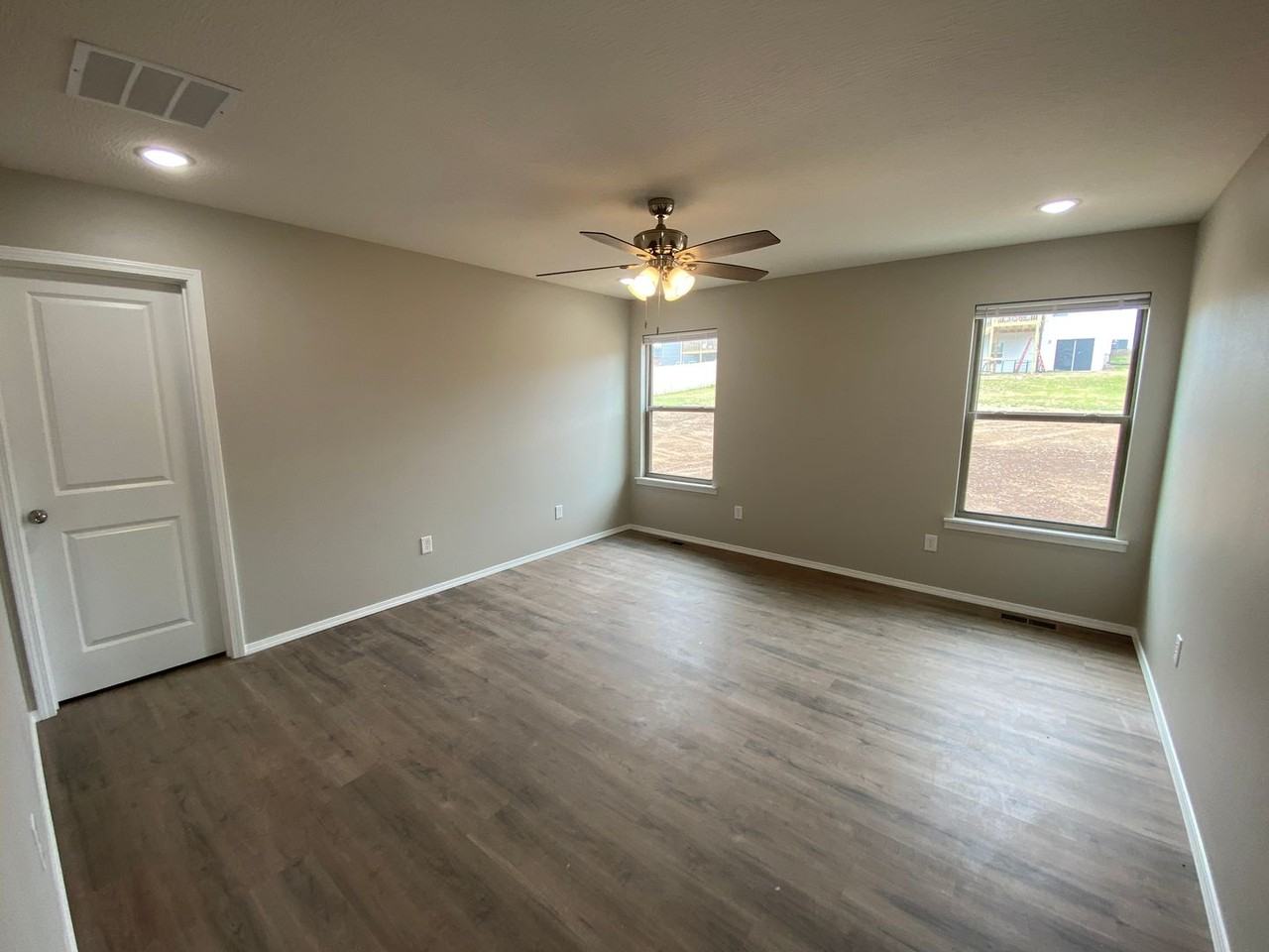 408 E Wright St - Photo 6 of 16