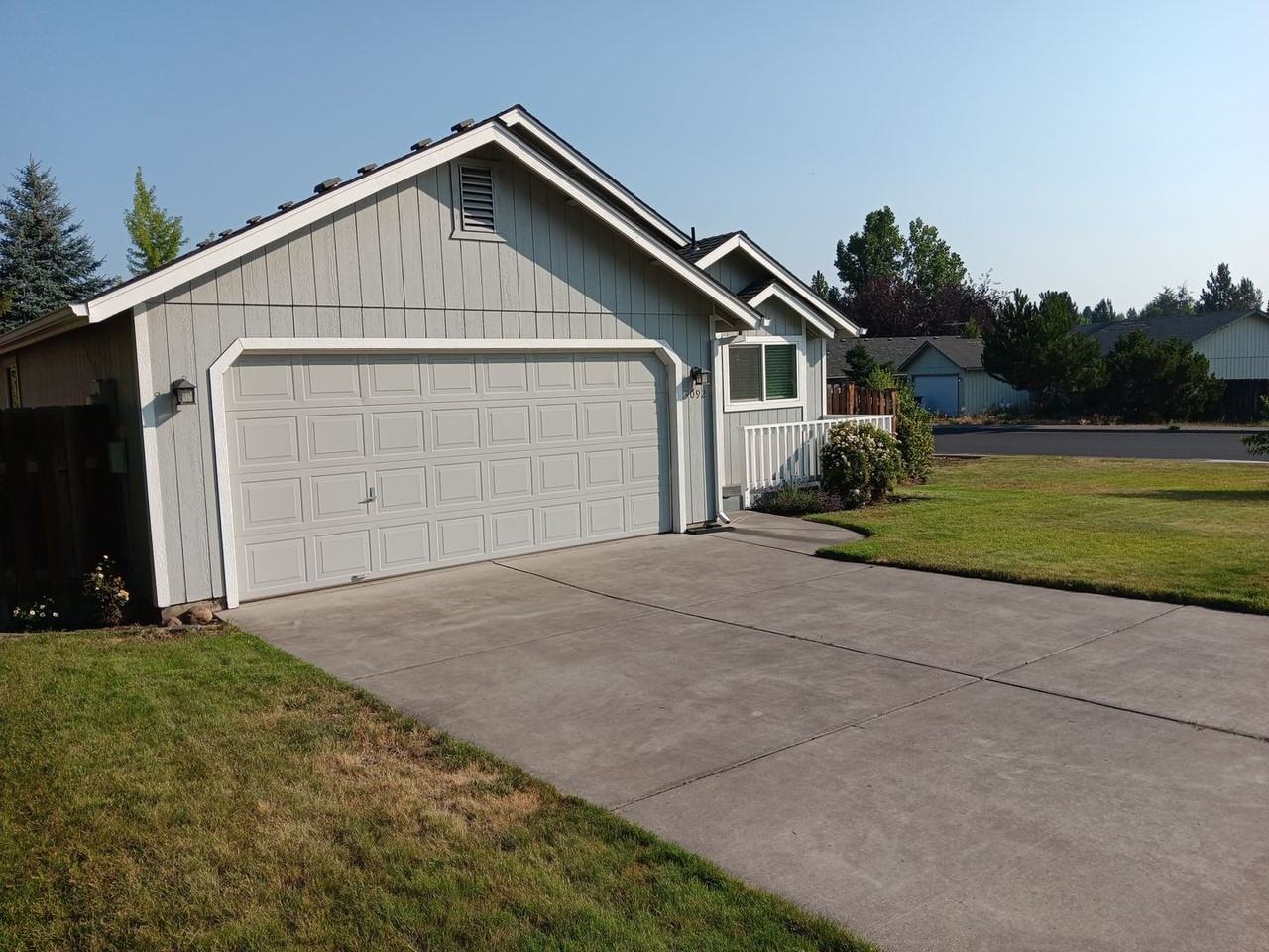 3092 Ne Tahoe Ct - Photo 2 of 33