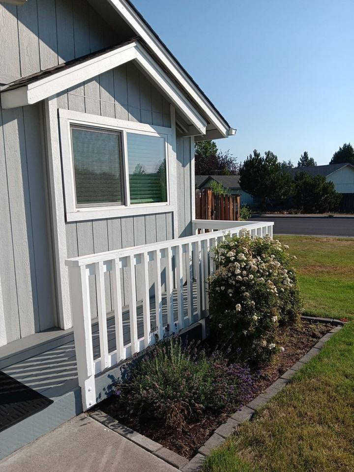 3092 Ne Tahoe Ct - Photo 3 of 33