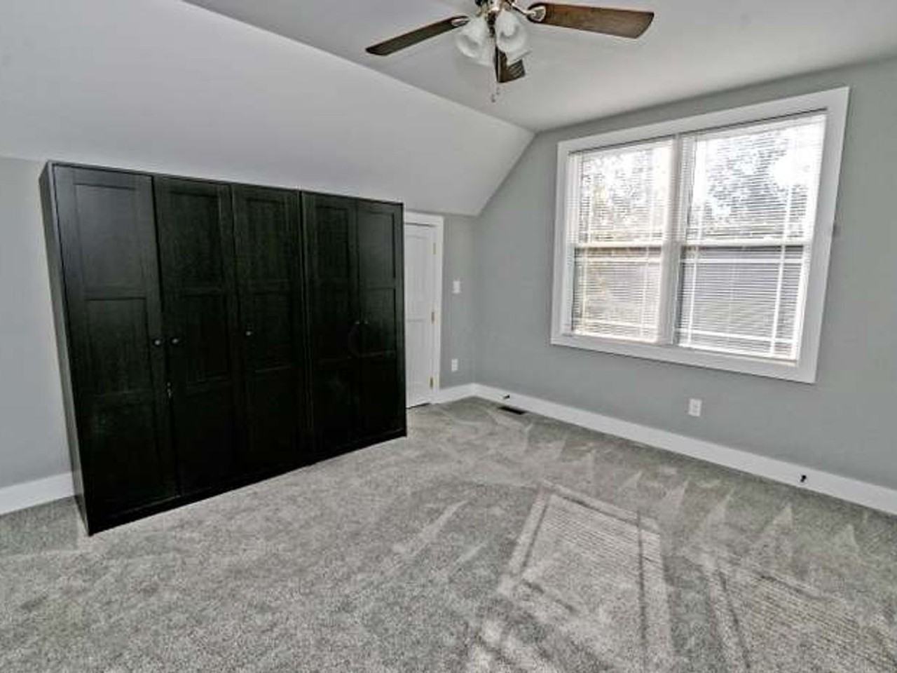 1576 Greenway Ave - Photo 3 of 34