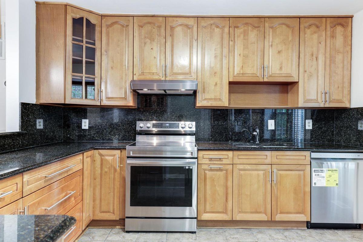 7303 Rockford Dr - Photo 3 of 21