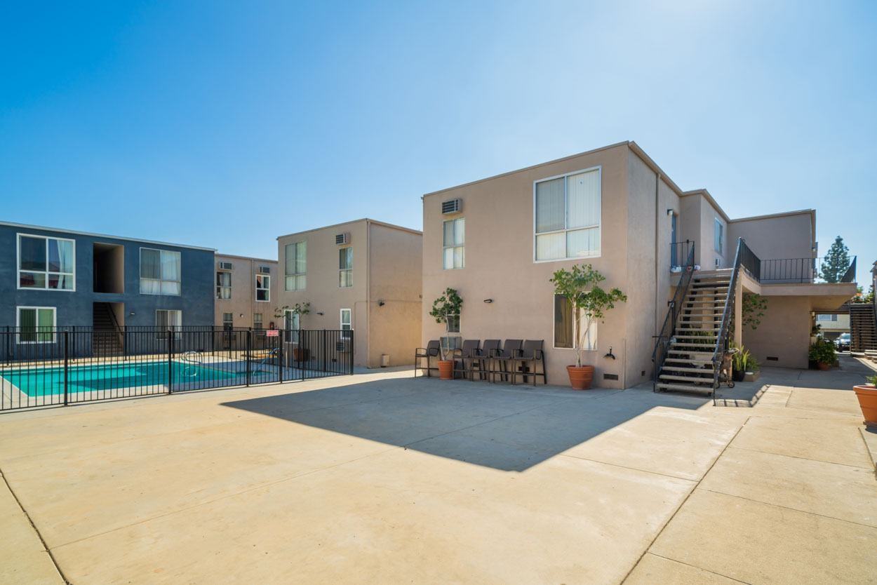 Chateau 16860 Chatsworth Apartments, LLC - Photo 4 of 8