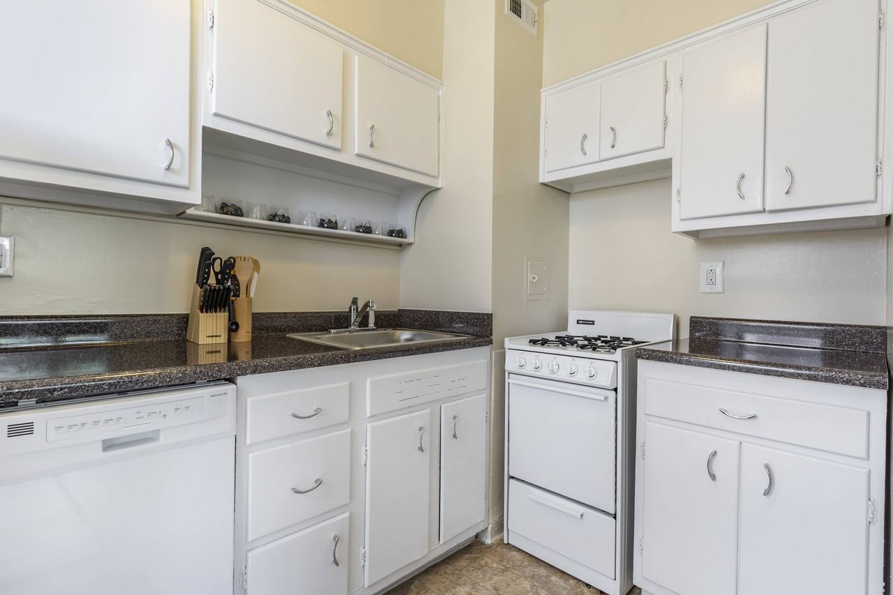 Broadview Apartments - Photo 3 of 27