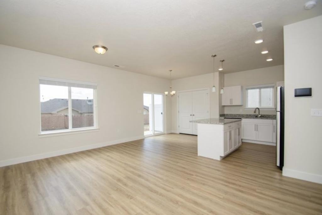 1106 W 600 S - Photo 2 of 10