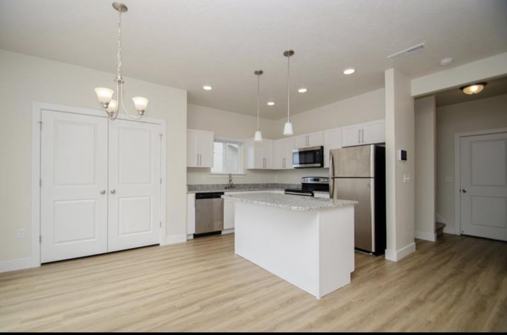 1106 W 600 S - Photo 3 of 10