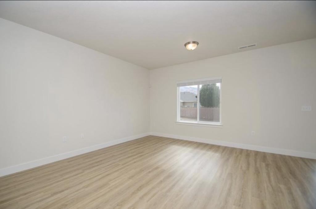 1106 W 600 S - Photo 4 of 10