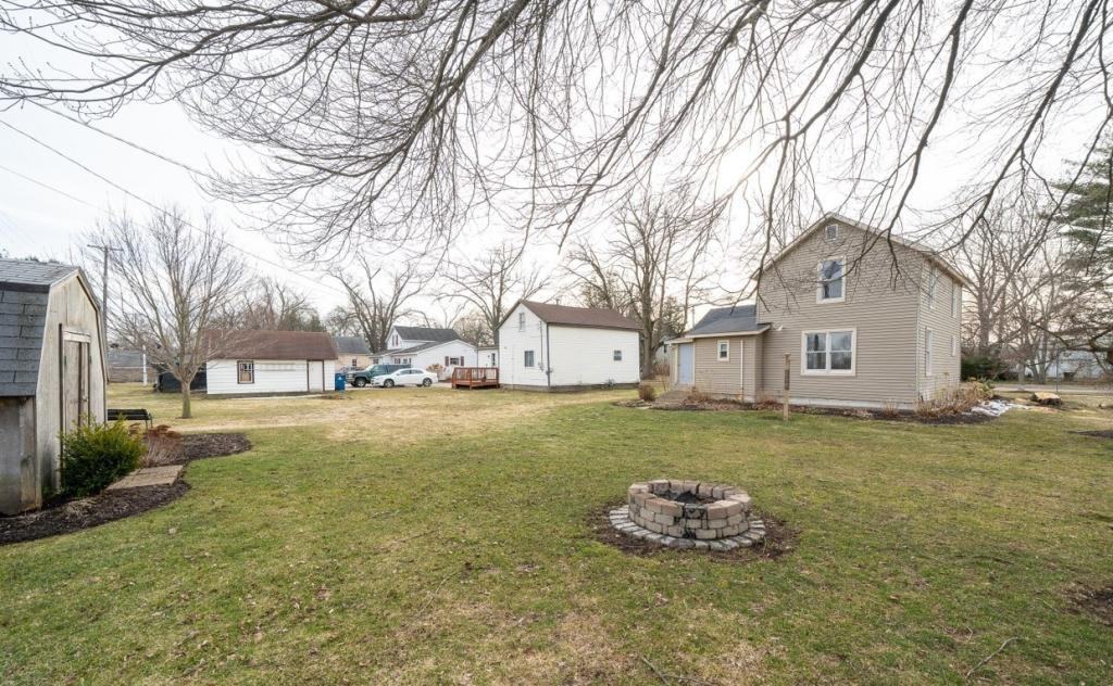 430 N Maple St - Photo 2 of 13